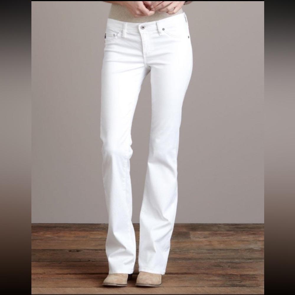 Y2K low rise bootcut crisp white jeans. Size 5